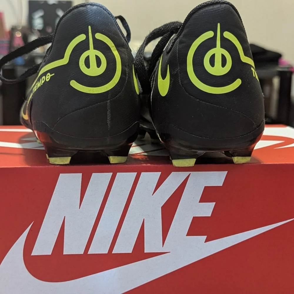 Nike Cleats - Picture 4 of 6